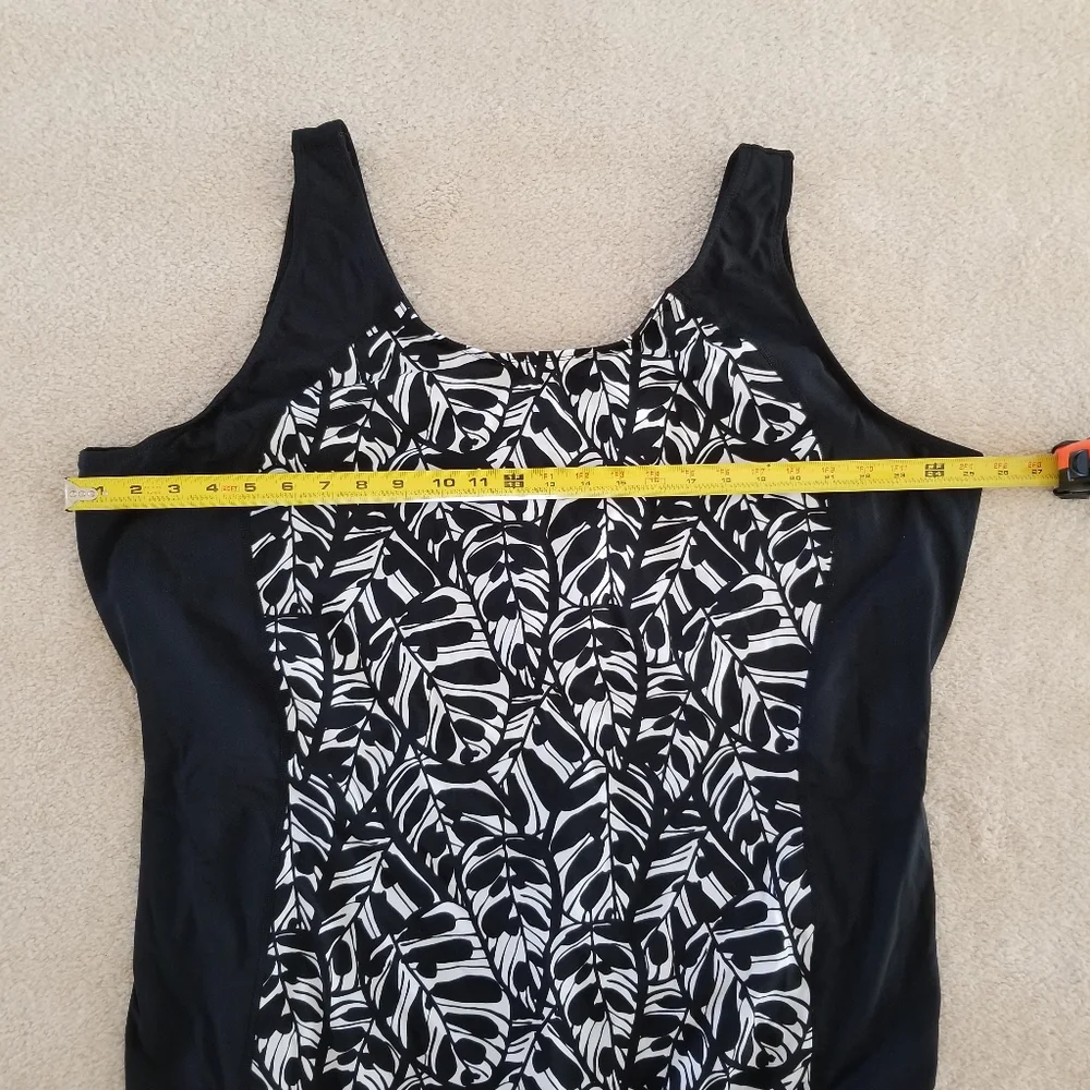 NWT Juno Active Black And White One Piece Leaf Print Swimsuit Size 6XL (38/40)